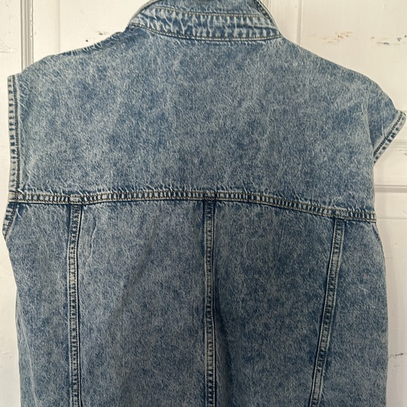 Top - Picture 7 of 15